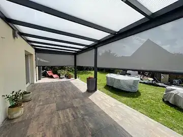 Pergola bioclimatique chez un client