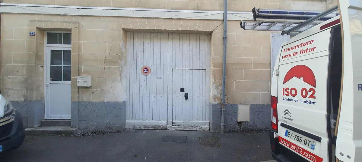Ancienne porte de garage avant remplacement à Château-Thierry